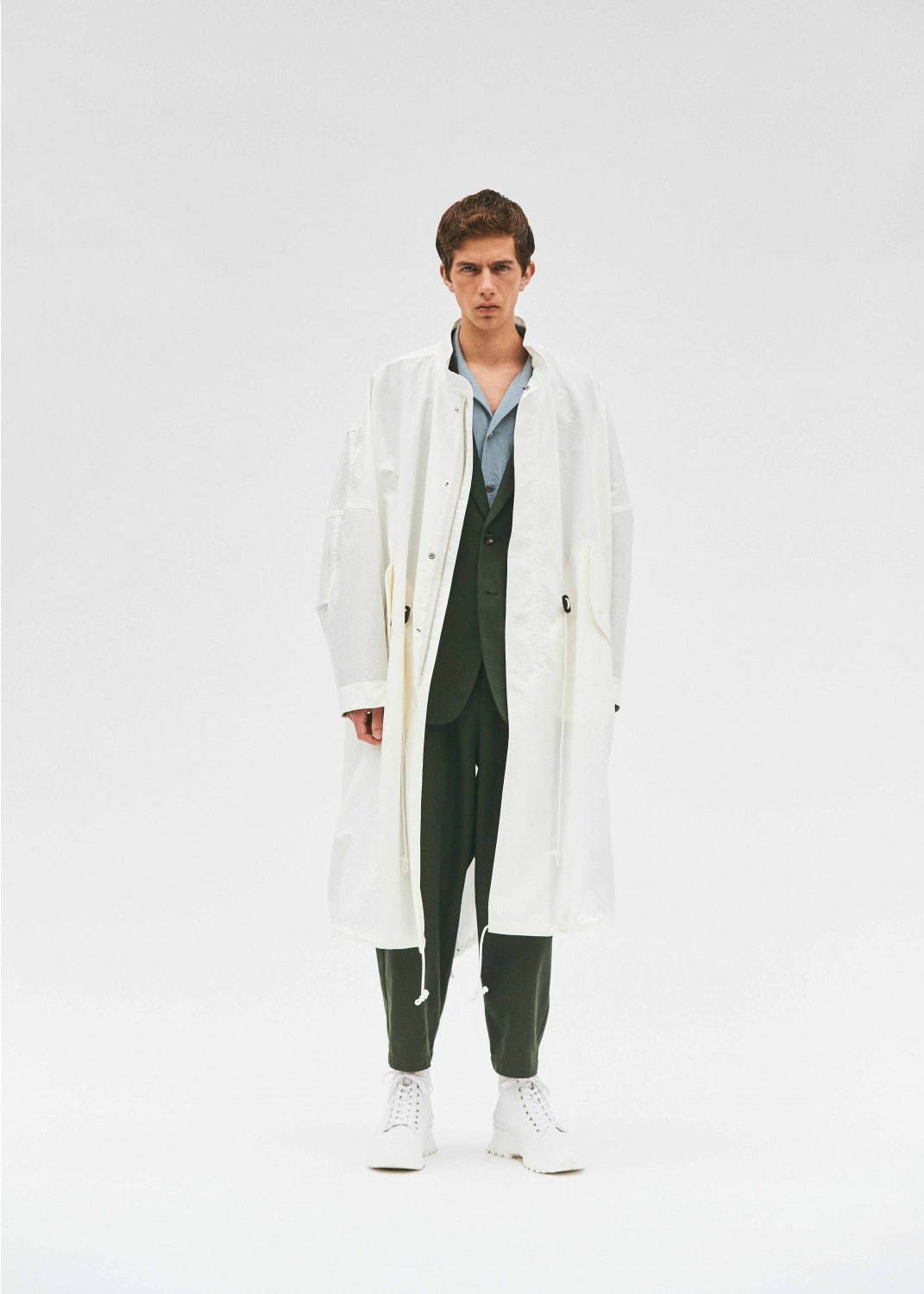 写真12 42 メンズ 白のステンカラーコートを使ったコーディネート着用 コレクションルックギャラリー ファッションプレス
