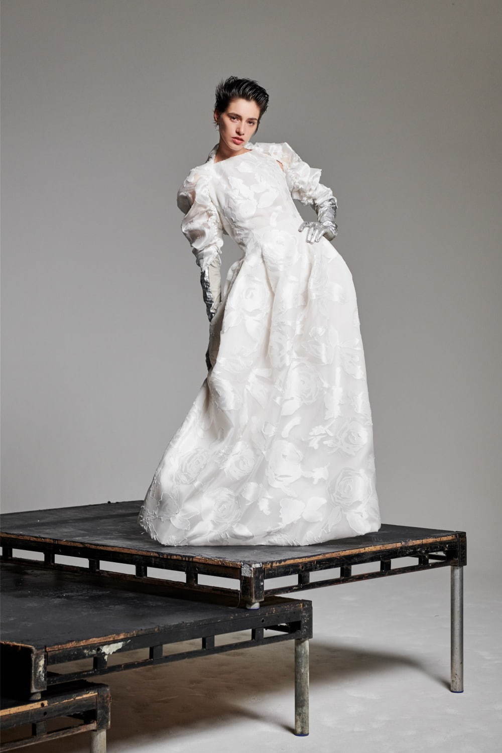 カバーを Vivienne Westwoodのドレス デザイン