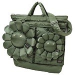 村上隆×ポーター“お花”を配したリュックやウエストバッグ、ポップなぬいぐるみや刺繍をバッグに｜写真6
