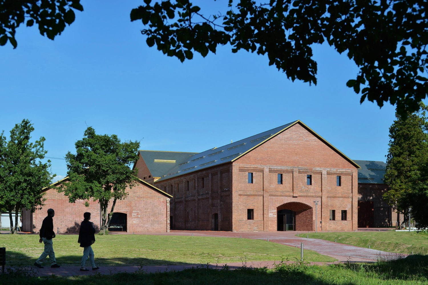 青森「弘前れんが倉庫美術館」開館、築約100年の煉瓦倉庫を改修＆スタジオやライブラリーも