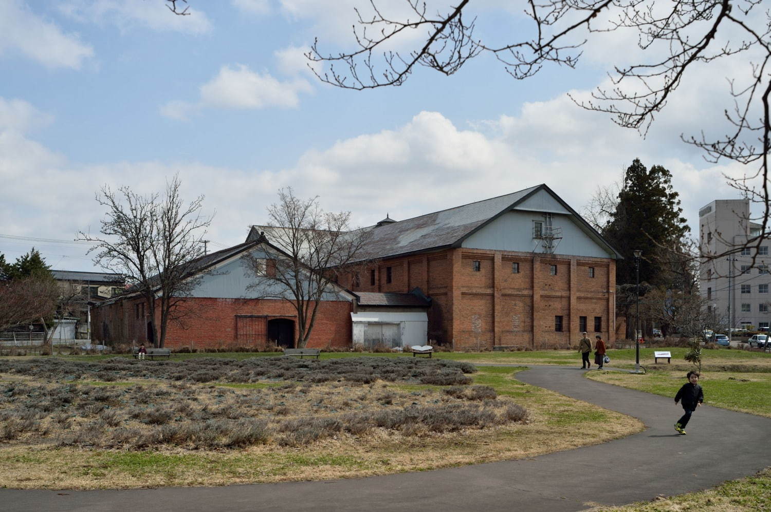 青森「弘前れんが倉庫美術館」開館、築約100年の煉瓦倉庫を改修＆スタジオやライブラリーも｜写真8