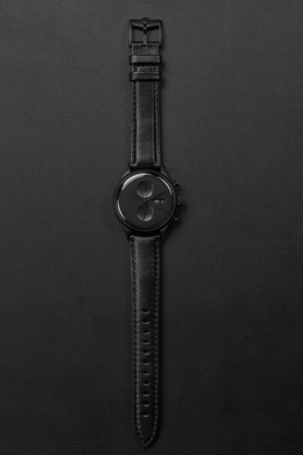 ドイツ腕時計ブランド「ドゥッファ」オールブラックの新作ウォッチ、エンボスロゴを配して｜写真5