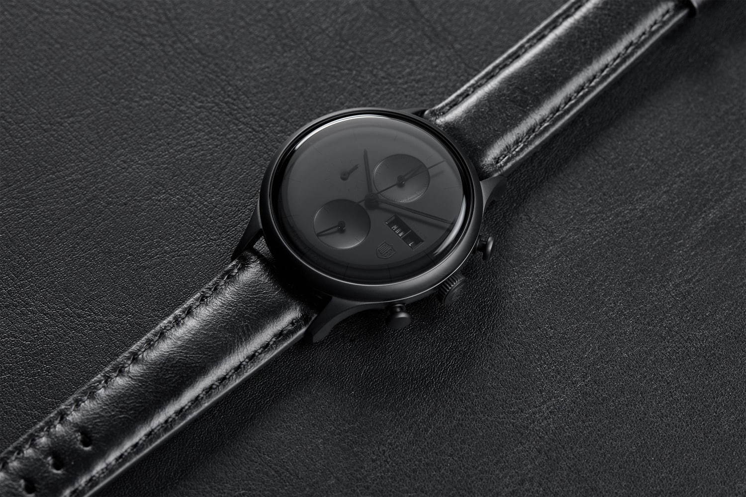 ドイツ腕時計ブランド「ドゥッファ」オールブラックの新作ウォッチ、エンボスロゴを配して｜写真4