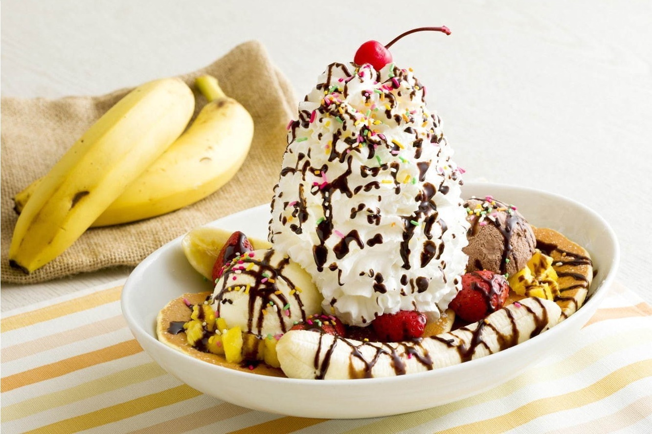 エッグスンシングス「バナナスプリットパンケーキ」