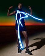 アディダス×ファレル・ウィリアムスのコラボスニーカー新色、オールグレーやホワイトなど｜写真13