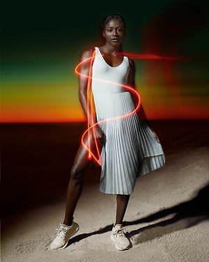 アディダス×ファレル・ウィリアムスのコラボスニーカー新色、オールグレーやホワイトなど|写真15