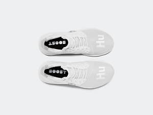 アディダス×ファレル・ウィリアムスのコラボスニーカー新色、オールグレーやホワイトなど｜写真3