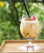 「ドライブイン 熱海プリン食堂」様々なプリンスイーツが楽しめる“熱海プリン”のカフェ店舗｜写真11