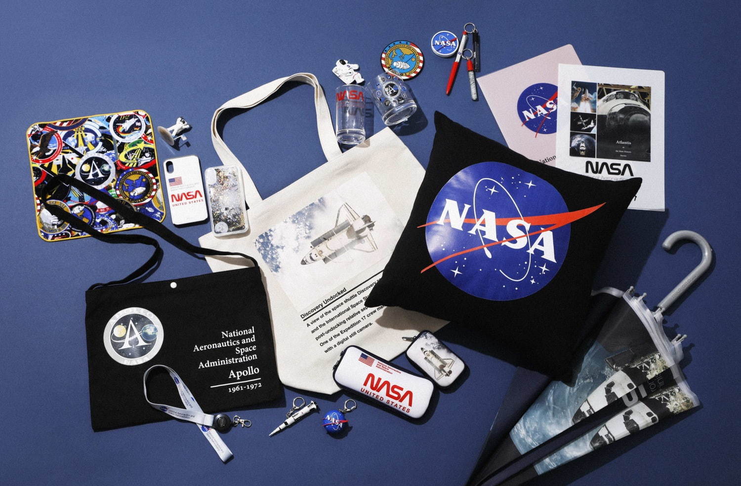 ニコアンド×NASA、アポロ計画ロゴや宇宙グラフィックを配したトートバッグや雑貨｜写真1