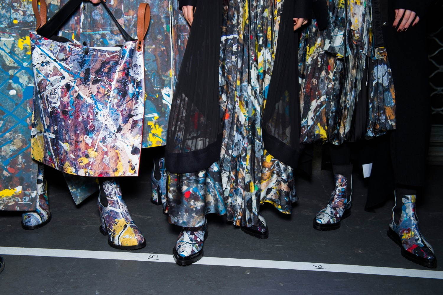 sacai"飛び散った絵の具"プリントのウェア、ジャクソン ポロック スタジオとコラボ｜写真5