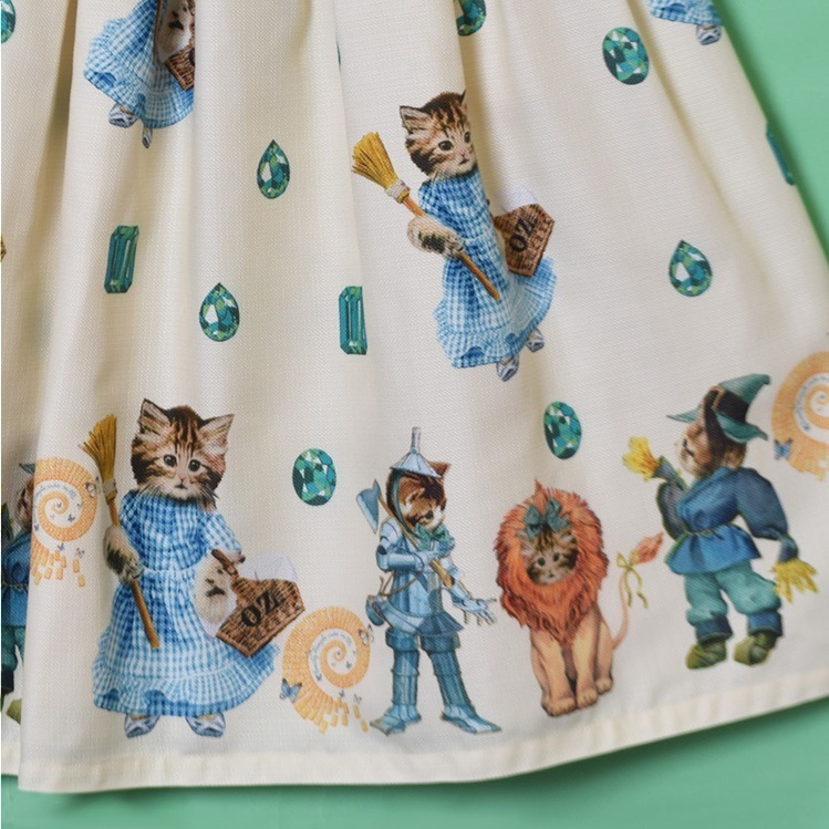 エミリーテンプルキュート オズの魔法使い ドロシーやライオンを真似る 子猫 のワンピース発売 ファッションプレス