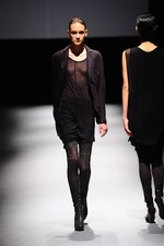 ジェイエヌビーワイ(JNBY) 2013年春夏コレクション - 光沢と柔らかい迷彩色で魅せるネオ・スポーティ｜写真55