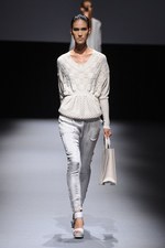 ジェイエヌビーワイ(JNBY) 2013年春夏コレクション - 光沢と柔らかい迷彩色で魅せるネオ・スポーティ｜写真5