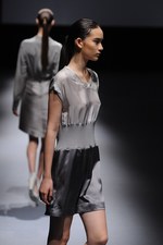 ジェイエヌビーワイ(JNBY) 2013年春夏コレクション - 光沢と柔らかい迷彩色で魅せるネオ・スポーティ｜写真6