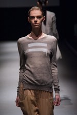 ジェイエヌビーワイ(JNBY) 2013年春夏コレクション - 光沢と柔らかい迷彩色で魅せるネオ・スポーティ｜写真13