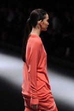 ジェイエヌビーワイ(JNBY) 2013年春夏コレクション - 光沢と柔らかい迷彩色で魅せるネオ・スポーティ｜写真21