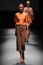 ジェイエヌビーワイ(JNBY) 2013年春夏コレクション - 光沢と柔らかい迷彩色で魅せるネオ・スポーティ｜写真23