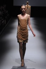 ジェイエヌビーワイ(JNBY) 2013年春夏コレクション - 光沢と柔らかい迷彩色で魅せるネオ・スポーティ｜写真30