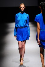 ジェイエヌビーワイ(JNBY) 2013年春夏コレクション - 光沢と柔らかい迷彩色で魅せるネオ・スポーティ｜写真34