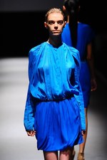 ジェイエヌビーワイ(JNBY) 2013年春夏コレクション - 光沢と柔らかい迷彩色で魅せるネオ・スポーティ｜写真37