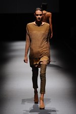 ジェイエヌビーワイ(JNBY) 2013年春夏コレクション - 光沢と柔らかい迷彩色で魅せるネオ・スポーティ｜写真39