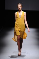 ジェイエヌビーワイ(JNBY) 2013年春夏コレクション - 光沢と柔らかい迷彩色で魅せるネオ・スポーティ｜写真42