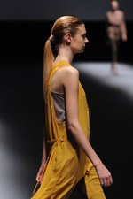 ジェイエヌビーワイ(JNBY) 2013年春夏コレクション - 光沢と柔らかい迷彩色で魅せるネオ・スポーティ｜写真43