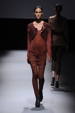 ジェイエヌビーワイ(JNBY) 2013年春夏コレクション - 光沢と柔らかい迷彩色で魅せるネオ・スポーティ｜写真44