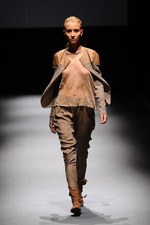 ジェイエヌビーワイ(JNBY) 2013年春夏コレクション - 光沢と柔らかい迷彩色で魅せるネオ・スポーティ｜写真45