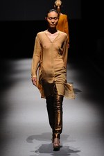 ジェイエヌビーワイ(JNBY) 2013年春夏コレクション - 光沢と柔らかい迷彩色で魅せるネオ・スポーティ｜写真48