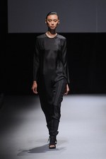 ジェイエヌビーワイ(JNBY) 2013年春夏コレクション - 光沢と柔らかい迷彩色で魅せるネオ・スポーティ｜写真49