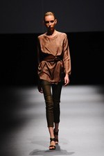 ジェイエヌビーワイ(JNBY) 2013年春夏コレクション - 光沢と柔らかい迷彩色で魅せるネオ・スポーティ｜写真50