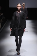 ジェイエヌビーワイ(JNBY) 2013年春夏コレクション - 光沢と柔らかい迷彩色で魅せるネオ・スポーティ｜写真53