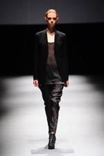 ジェイエヌビーワイ(JNBY) 2013年春夏コレクション - 光沢と柔らかい迷彩色で魅せるネオ・スポーティ｜写真61