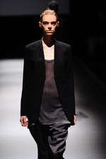 ジェイエヌビーワイ(JNBY) 2013年春夏コレクション - 光沢と柔らかい迷彩色で魅せるネオ・スポーティ｜写真62