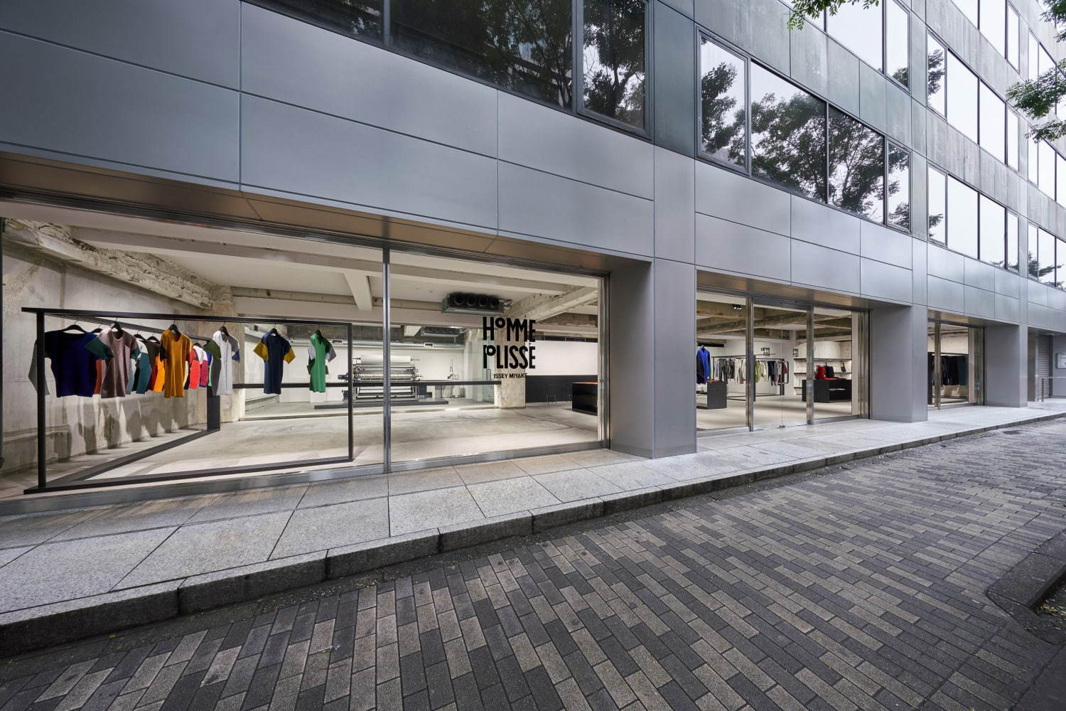 吉岡徳仁による、東京・青山の、HOMME PLISSÉ ISSEY MIYAKEの新
