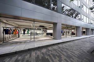 オム プリッセ イッセイ ミヤケ初の旗艦店、東京・表参道にオープン｜写真1