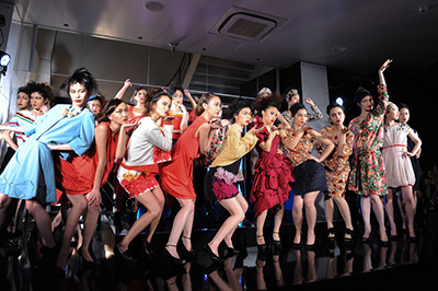 エモモナキア 2013年春夏 ウィメンズ コレクション