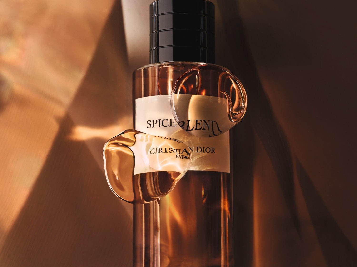 メゾン クリスチャン ディオール新香水「スパイス ブレンド」スパイス×発酵した砂糖の香りのラム - ファッションプレス