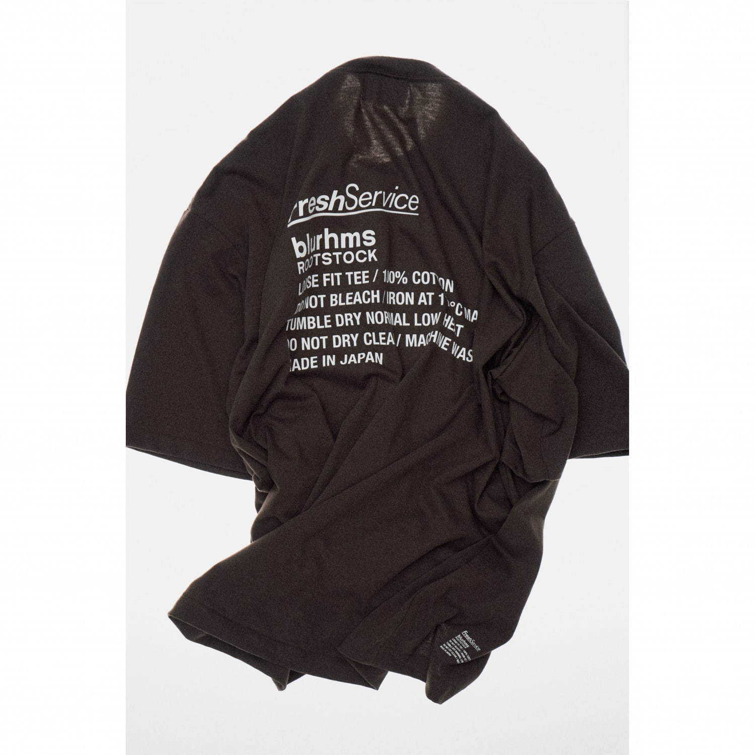 フレッシュサービス×ブラームス“製品表示”プリントのルーズTシャツ限定発売｜写真4