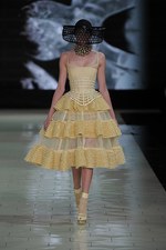 アレキサンダー・マックイーン 2013年春夏ウィメンズコレクション - ハチが象徴する濃密なセクシャリティ｜写真14