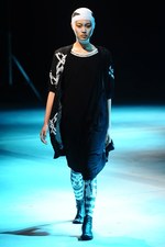 インプロセス 2013年春夏コレクション - 古い社会のストレスからの解放｜写真1