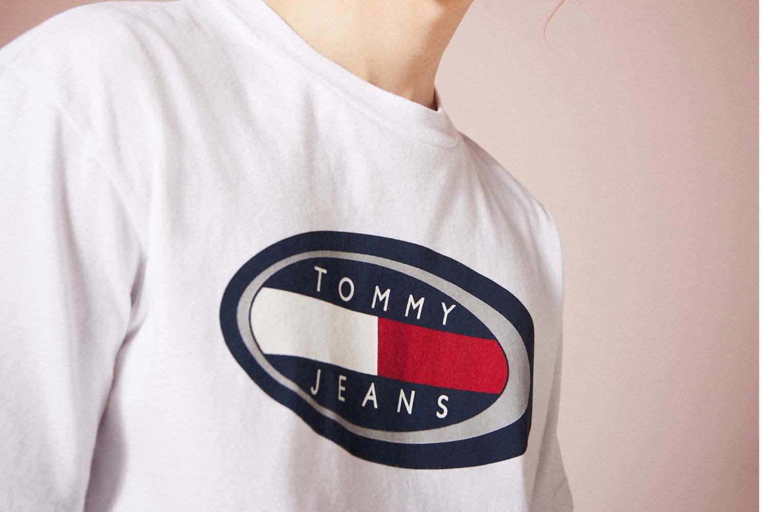 トミー ジーンズ、90年代スターロゴを現代に再解釈したTシャツ 