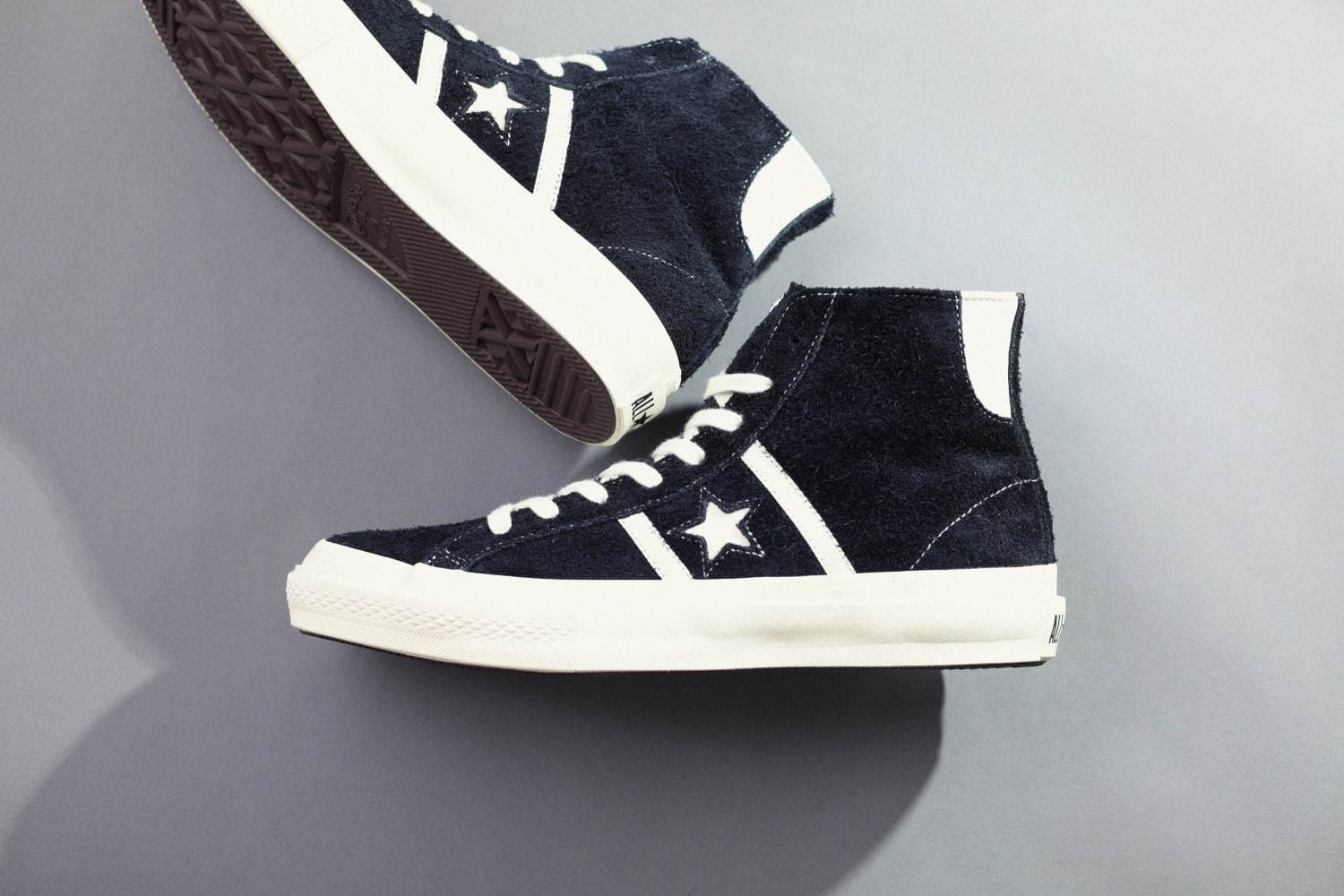 こちらは CONVERSE - コンバース STAR&BARS SUEDE GM 27,0cm CHARCOALの通販 by ジェレク