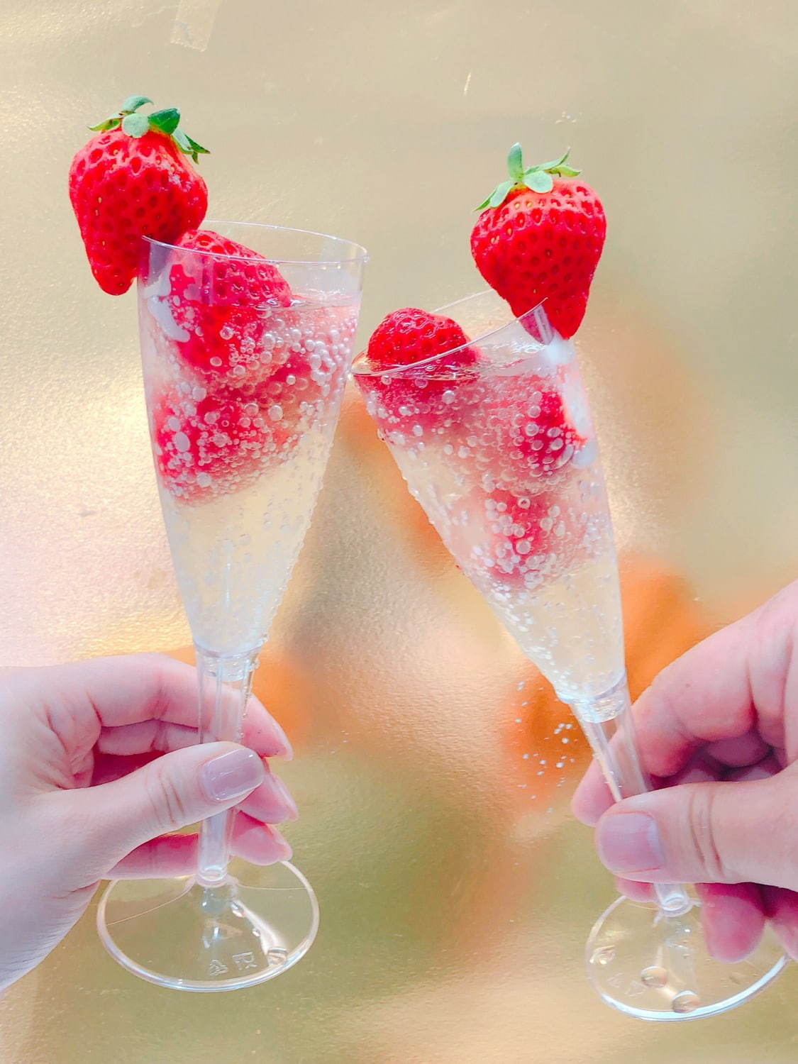 冷凍苺をそのまま削った“タピオカ苺かき氷”名古屋の苺スイーツ専門店で、清涼感溢れるシャンパンも｜写真2