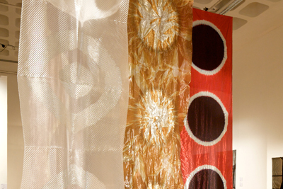 「新井淳一の布 伝統と創生」