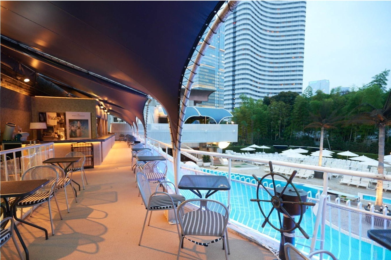 ナイトプール｜ホテルニューオータニの夏限定プールサイドダイニング、ピエール・エルメ・パリのアイスも