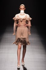 モトナリオノ 2013年春夏コレクション - 内側の仕立てのよさをデザインの表面に｜写真1