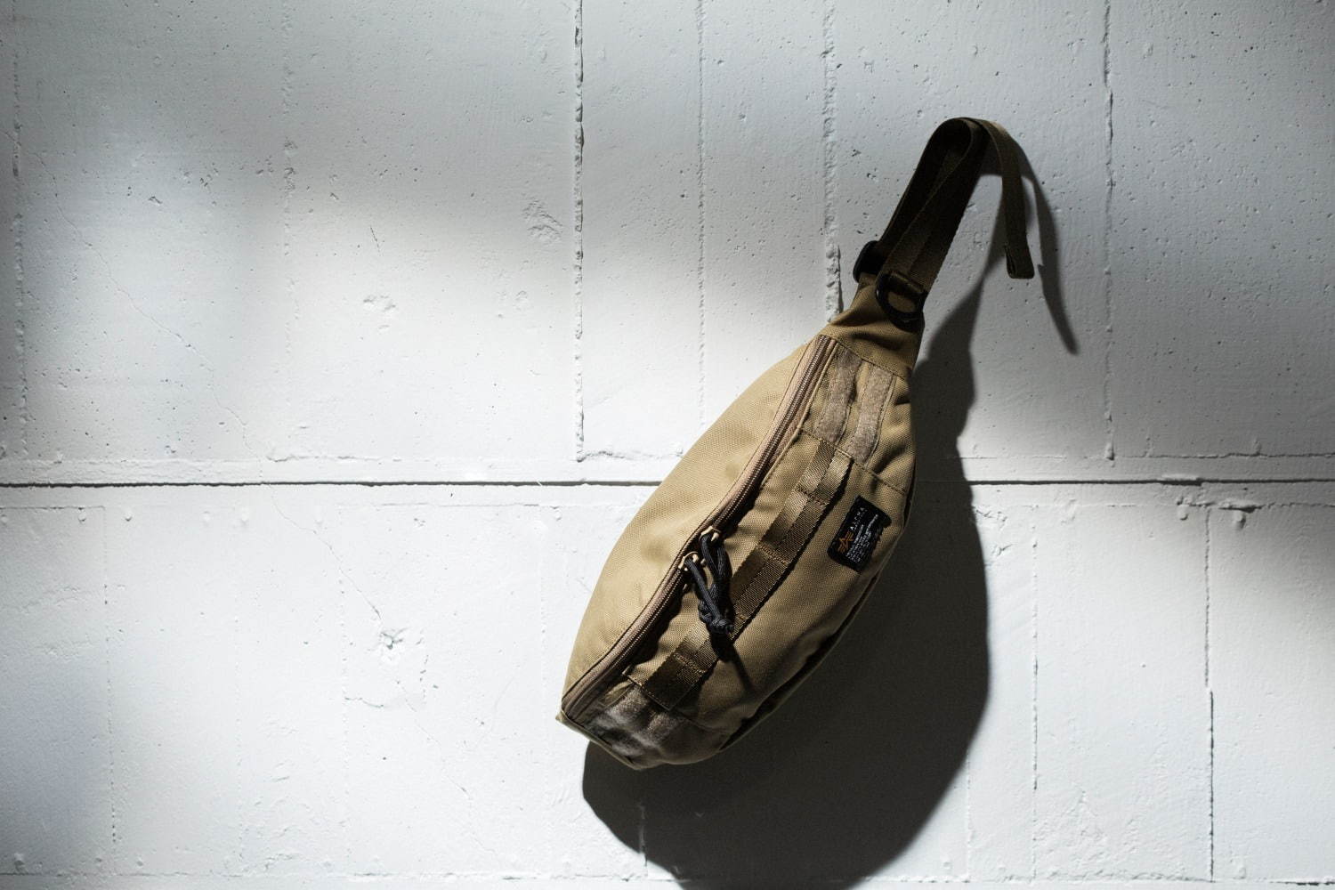 アルファ インダストリーズ“MA-1”のフライトナイロン着想の新作バッグ、サコッシュやバックパック｜写真15