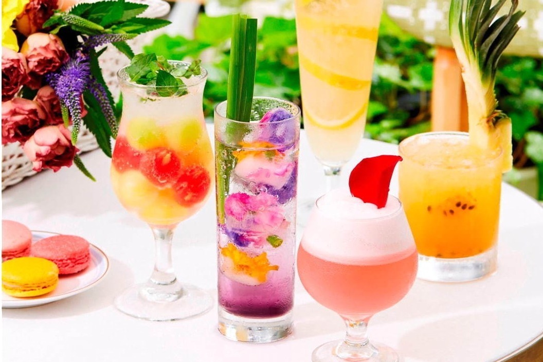 ラデュレ青山店のテラス席限定メニュー、5種類のカラフルカクテル＆メゾン初のかき氷